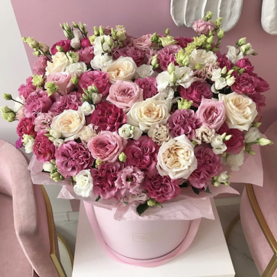 Букет в шляпной коробке микс цветов XXL