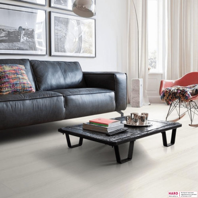 Дизайнерский пол Disano Classic Aqua Дуб Белый 536238 в интерьере гостиной