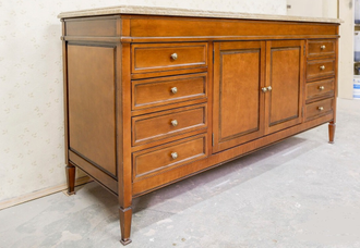 Тумба под встроенную раковину с мраморной столешницей.