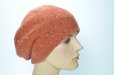 Зимний берет терракотового цвета