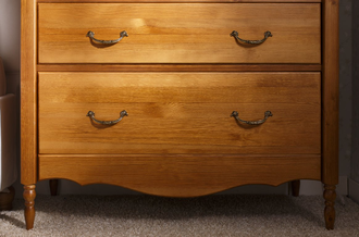 Комод Айно 7 узкий на высоких ножках из массива сосны с ящиками 77 х 43 х 91 см