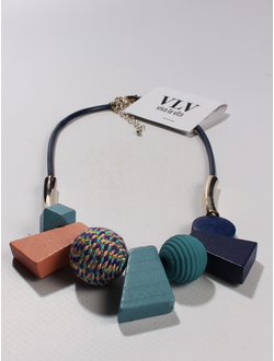 Колье "Вязаный шар и трапеции" синее