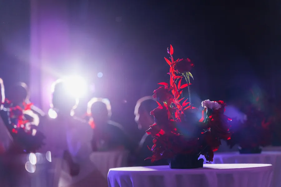 Оформление презентации Kuppersberg цветочными композициями от компании "Приятно" 