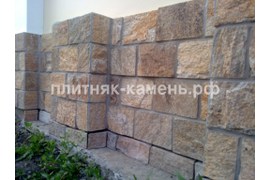 облицовка цоколя плитняком, природным камнем