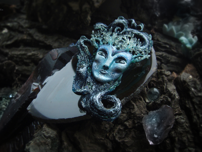 "Луми - Сердце Льдов", коллекционная брошь в стиле фентези