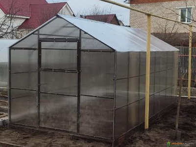 Теплица "Домик" (стальной каркас 20*40, шаг дуги 0,66 м)