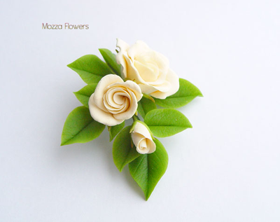 Заколка-брошка "Кремовые розы".