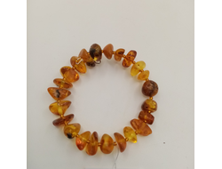 Браслет на пружине из янтаря,одинарный,безразмерный.