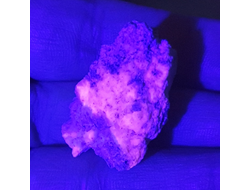 Гакманит (Содалит), светится в УФ, Россия, Мурманская обл. (30*21*20 мм, вес: 9,7 г) №26745