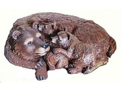 Крышка на люк "Медведица с медвежатами"  100 х 80 х 30 см