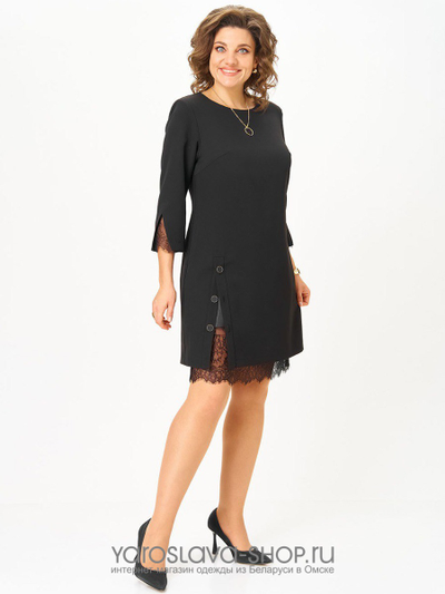 Женское платье прямого силуэта в черном цвете с кружевом