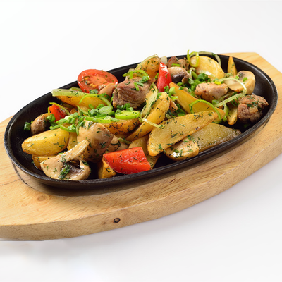 Жаркое из свинины с помидорами и сладким перцем