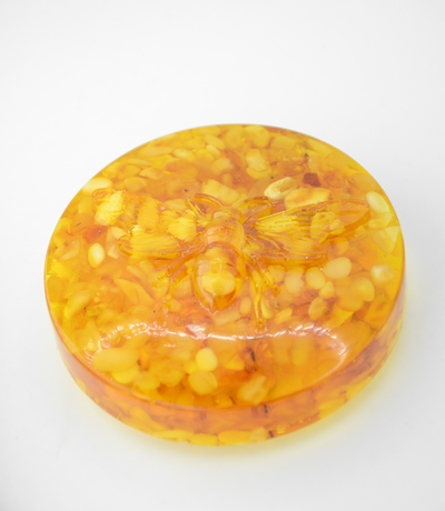 Шкатулка "Пчелка" с белым янтарем