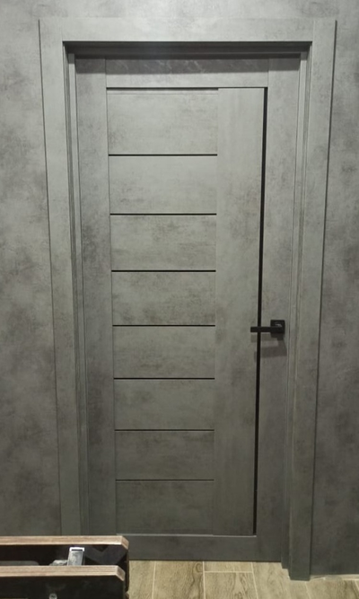 ЛАЙНДОР. ТУРИН 7. БЕТОН ТЕМНЫЙ/ ЧЕРНЫЙ ЛАК