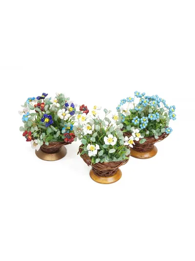 Корзина цветов из самоцветов, разные виды