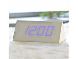 Часы-будильник Пирамида 21 см с термометром белое дерево синие цифры зв. активация