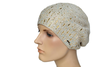 Весенний берет со стразами бежевый