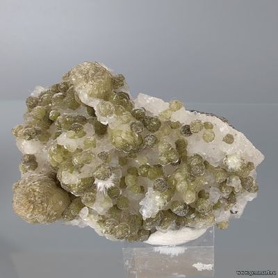 Апофиллит, стильбит, окенит, халцедон. Индия. 54*35*20мм