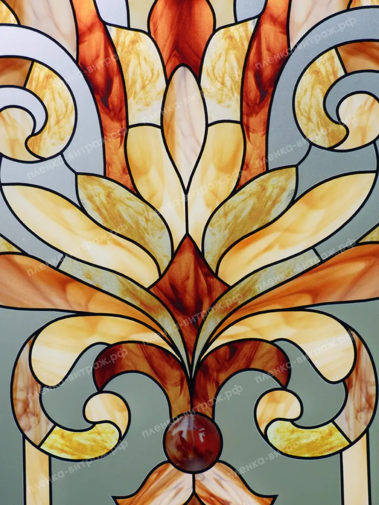 Окно на лестнице с витражом на пленке