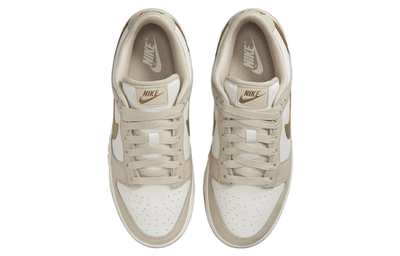 Женские Кроссовки Nike Dunk Gold Swoosh бело-бежевые DX5930-001 с золотым лого