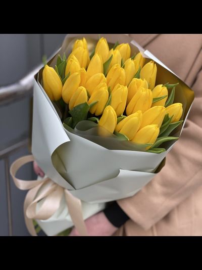 Букет из 25 желтых тюльпанов