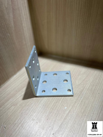 Уголок равносторонний 100х100х100 толщиной 6 мм