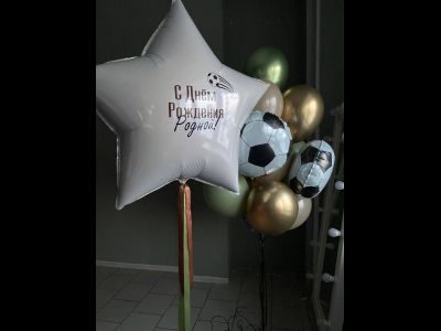 Композиция из шаров &quot;футболист&quot;