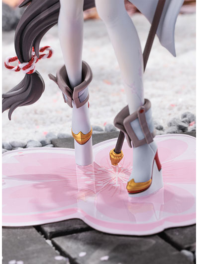 Фигурка 1/7 Косака Чикаши - Следы Туманного Цветения (Mistbloom Traces - Kosaka Chikashi)