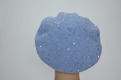 Женский голубой берет вязаный из шерсти альпака с пайетками