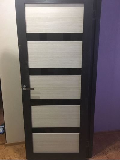 OPTIMA PORTE/ TURIN 505.12  ВЕНГЕ-ЯСЕНЬ СРЕБРИСТЫЙ-LACOBEL BLACK/ ПОЛОТНО ОСТЕКЛЕННОЕ