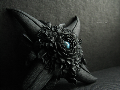 Готическая брошь "Цветок Ворона" по мотивам сериала "Рейвенсвуд"