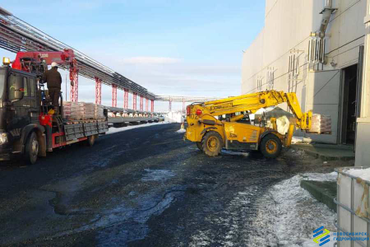 Разгрузка материалов на объекте