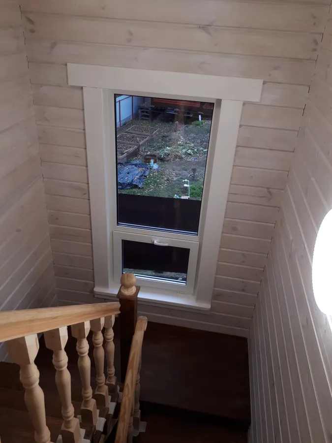 Окно на лестичной площадке