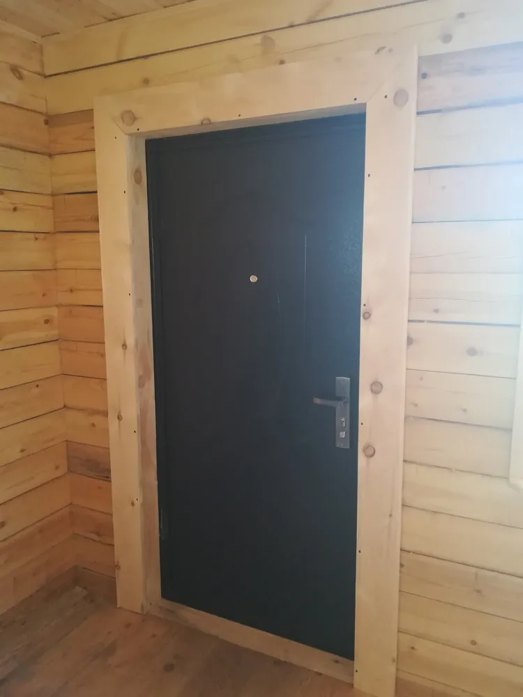 Внутри так же всё отделано обналичкой