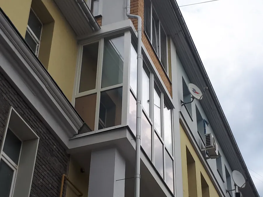 балкон от пола до потолка с тонировкой в массе