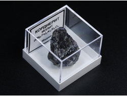 Иолит (Кордиерит), в пластиковом боксе, Индия №22086