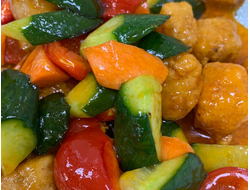 Рыба с овощами в кисло сладком соусе (400 гр.)