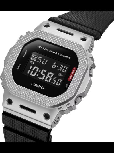 Часы Casio G-Shock GM-5600M-1A