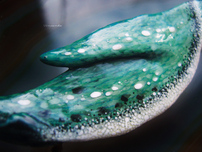 Брошь с изумрудом "Заполярный пингвин Альраи, ледяная птица"