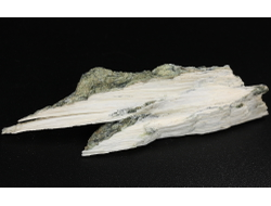 Брусит (немалит), волокнистый брусит, змеевик, коллекционный образец, Россия, КЧР, Урупский район, м-ние. Белые осыпища (66*21*16 мм, 12 г) №29662