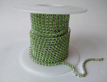стразовая лента 2 мм св.зеленый в серебре