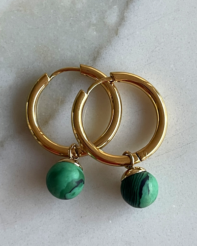 Серьги-кольца с подвеской из малахита цвет золото A&C (Норвегия)