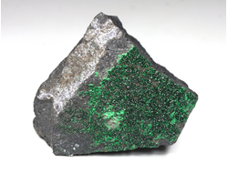 Уваровит кристаллы на породе, Урал (48*38*33 мм, 108 г) №25853