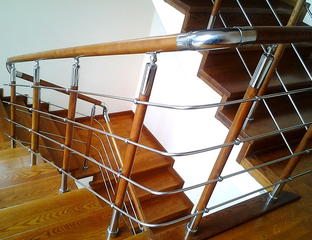 Аксессуары и ограждения для лестниц