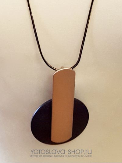 Подвеска из дерева с золотой пластиной