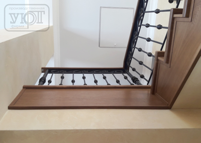 л-16. кованое ограждение. ступени, поручень - массив ясеня