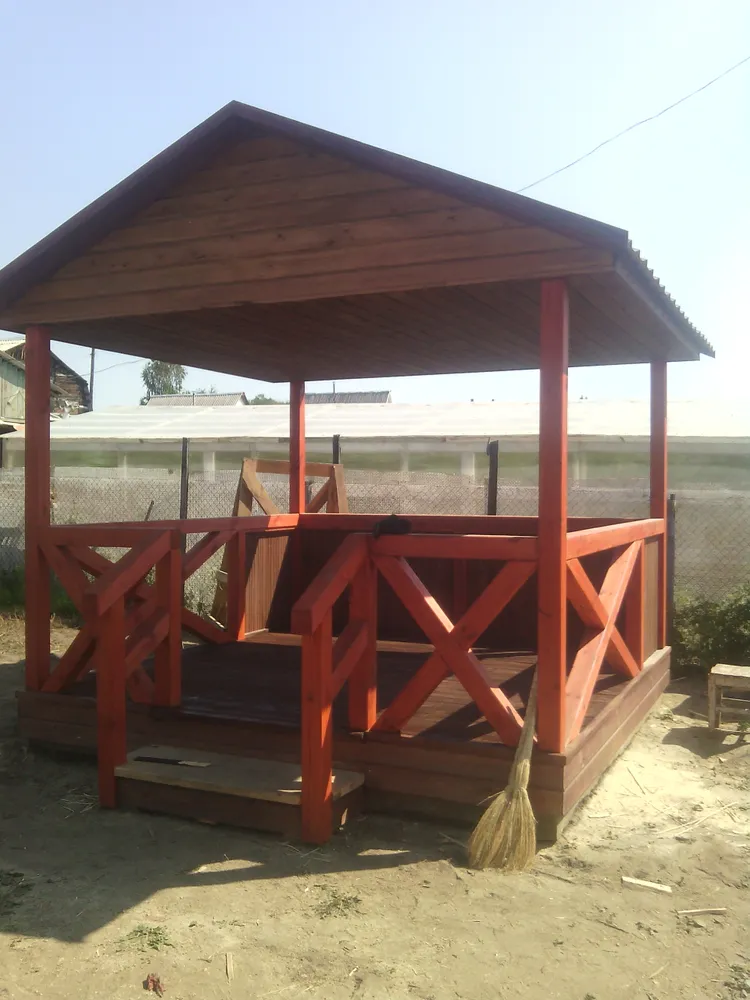 Беседка размером 3*3м на фундаменте , кровля металлочерепица, кресты брус 100*100.