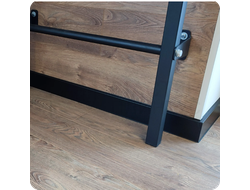 Плинтус ХДФ Dollken Cubu Flex Life 100мм Х 2,5 м 1144 Черный в интерьере 1