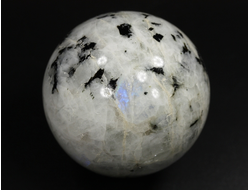 Шар Лунный камень, Турмалин чёрный (шерл), Индия (51 мм, 173 г) №35331