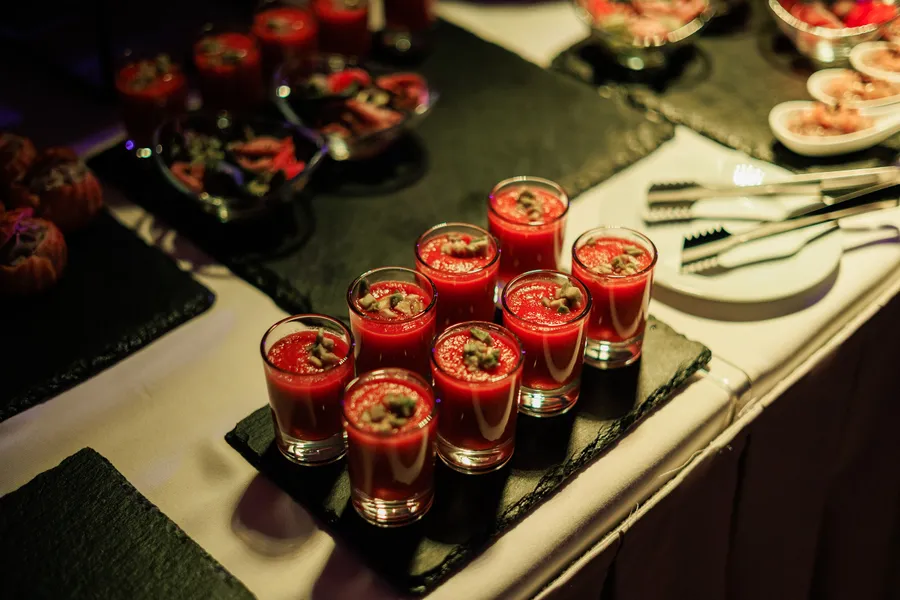 Оформление презентации Kuppersberg цветочными композициями от компании "Приятно" 